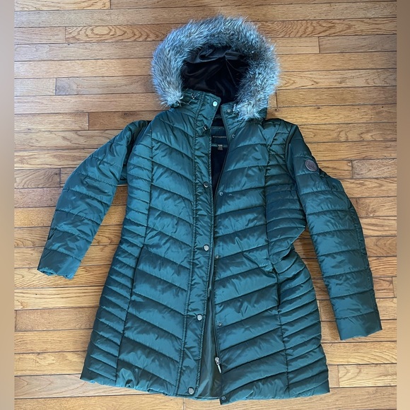 Warm Winter Coat. Dark Green. No flaws whatsoever. Adjustable waist. - Picture 1 of 9